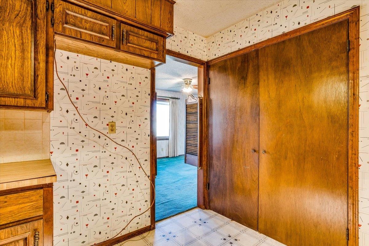 Wichita, Kansas 67208, United States, 3 Bedrooms Bedrooms, ,3 BathroomsBathrooms,Residential,Pending,61899