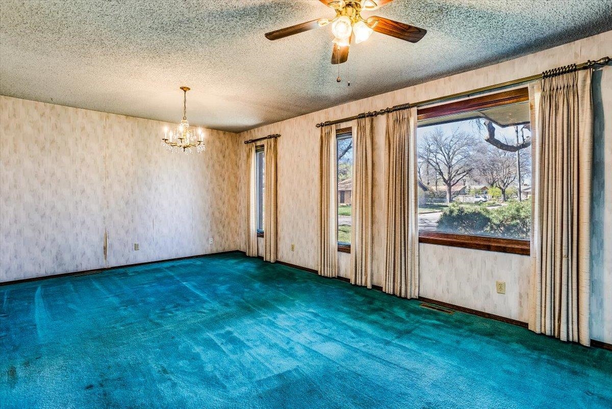 Wichita, Kansas 67208, United States, 3 Bedrooms Bedrooms, ,3 BathroomsBathrooms,Residential,Pending,61899