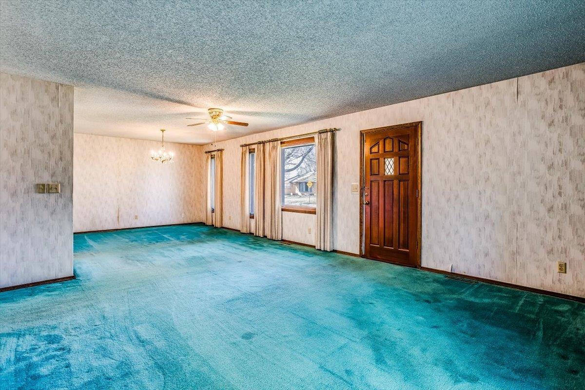 Wichita, Kansas 67208, United States, 3 Bedrooms Bedrooms, ,3 BathroomsBathrooms,Residential,Pending,61899