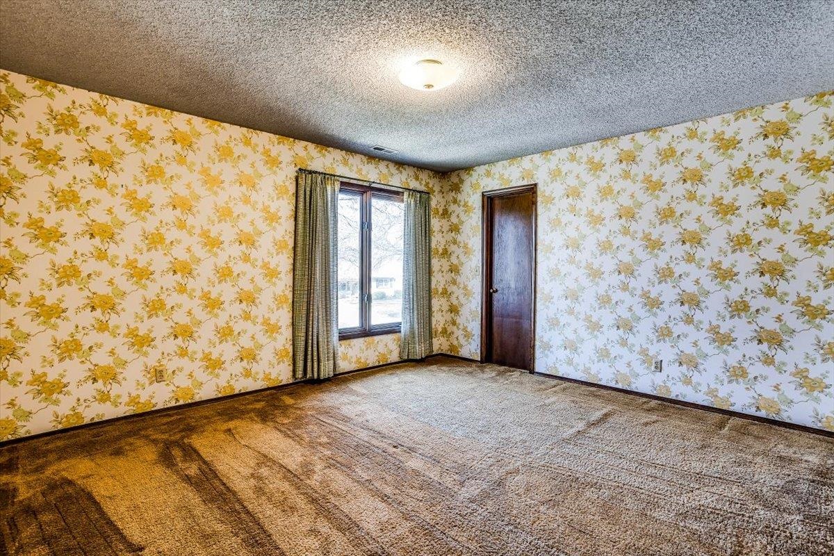 Wichita, Kansas 67208, United States, 3 Bedrooms Bedrooms, ,3 BathroomsBathrooms,Residential,Pending,61899