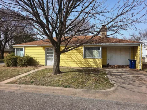 501 Sunnyside Ct, Newton, KS MLS: 652156