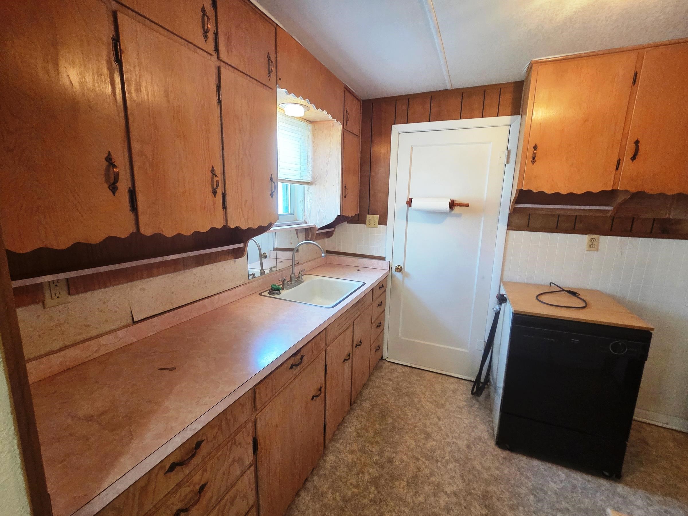 501 Sunnyside Ct, Newton, Kansas image 8