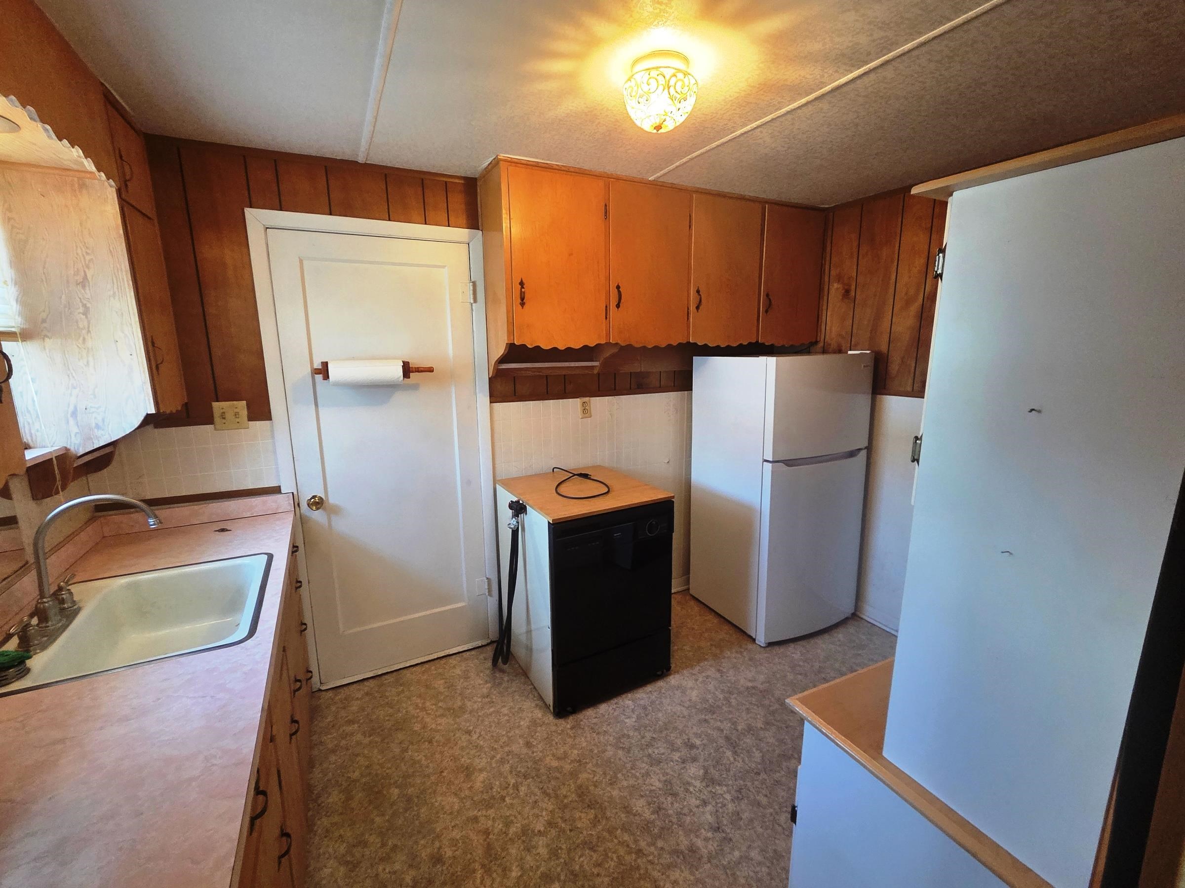 501 Sunnyside Ct, Newton, Kansas image 3