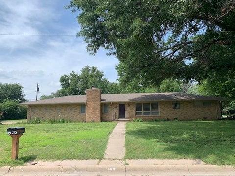Homes For Sale - 400 Normandy Rd<br/> Newton, KS 67114