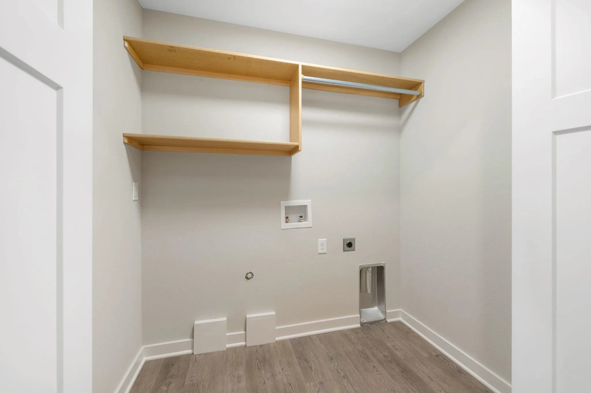 Wichita, Kansas 67217, United States, 3 Bedrooms Bedrooms, ,2 BathroomsBathrooms,Residential,Pending,56038