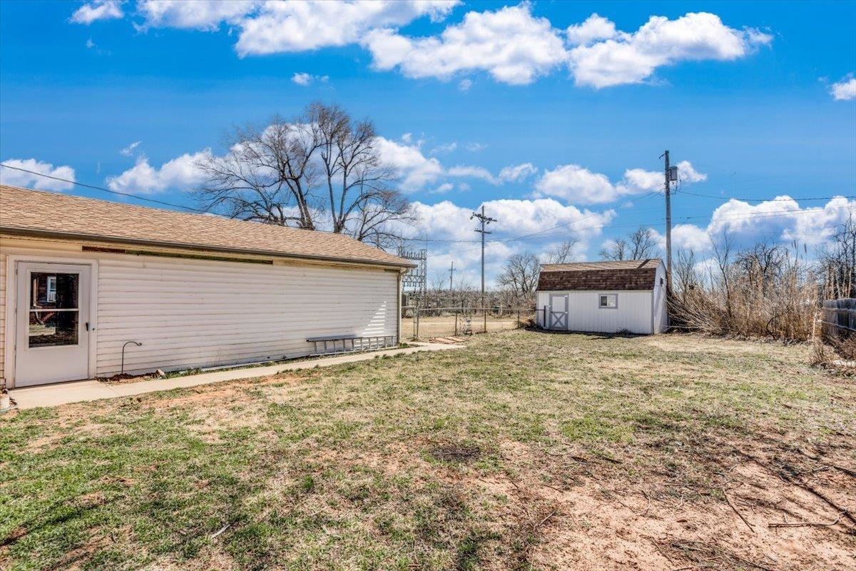 1011 E C Ave, Kingman, Virginia image 30