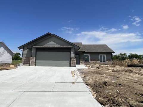 Homes For Sale - 2006 E Limestone St<br/> Andover, KS 67002