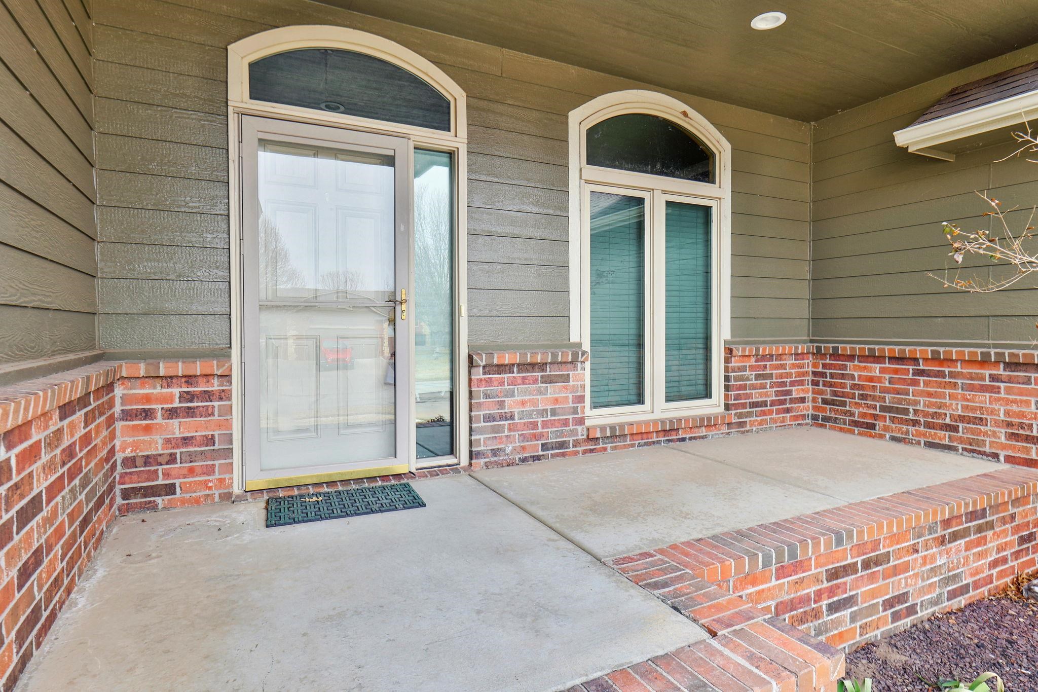 8705 W Shadow Lakes St, Wichita, Kansas image 2