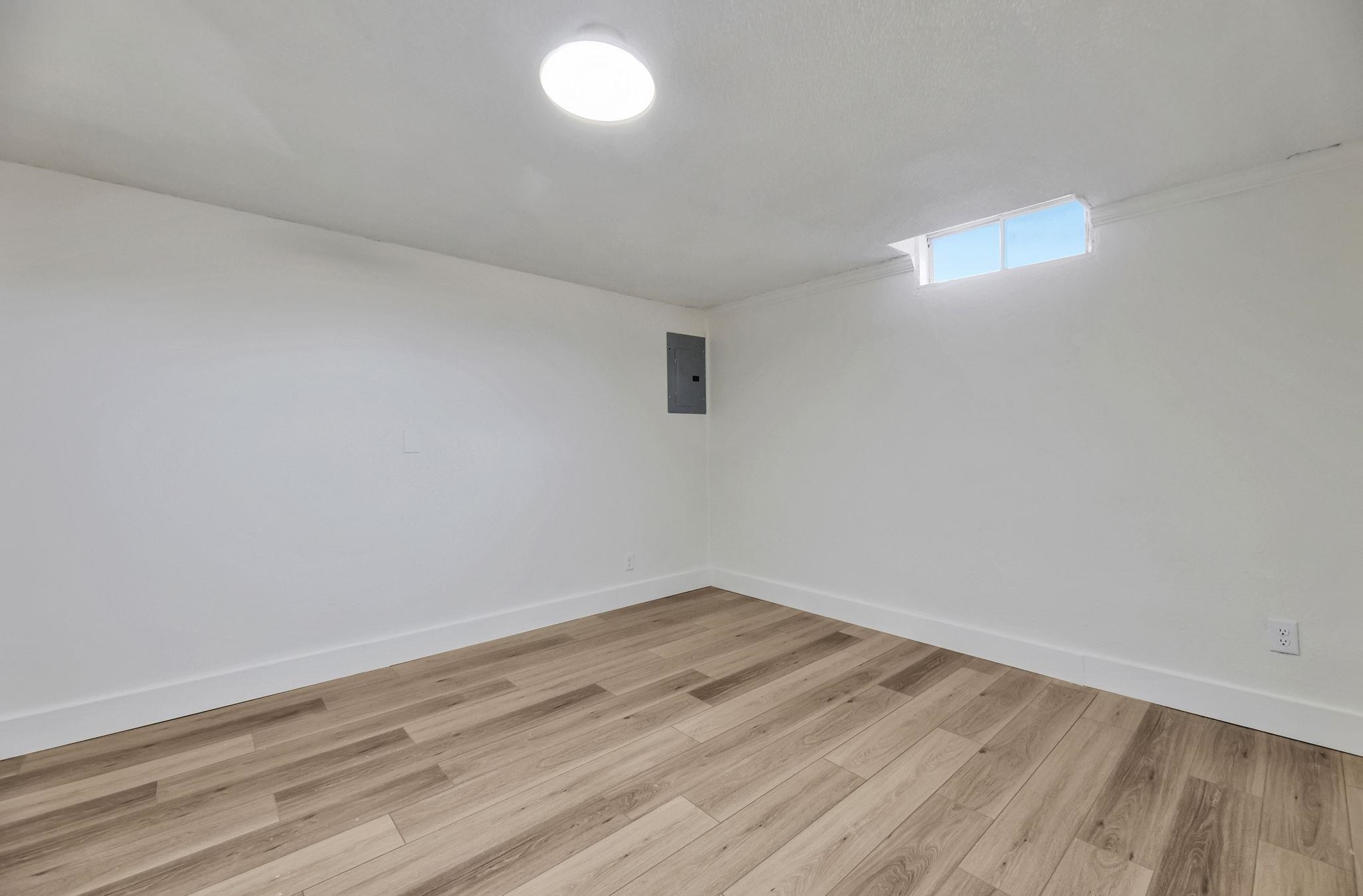 Wichita, Kansas 67207, United States, 3 Bedrooms Bedrooms, ,3 BathroomsBathrooms,Residential,Pending,63886