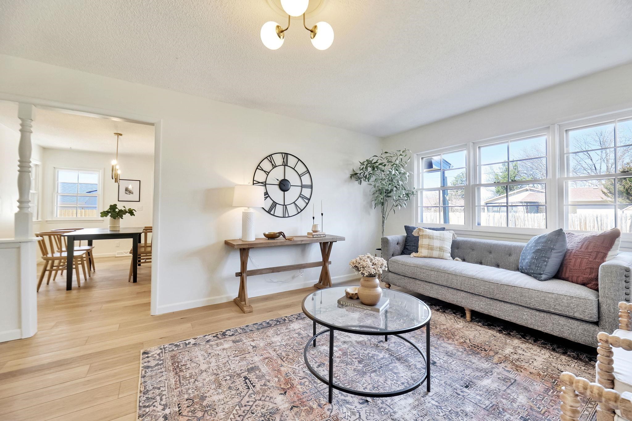 Wichita, Kansas 67207, United States, 3 Bedrooms Bedrooms, ,3 BathroomsBathrooms,Residential,Pending,63886