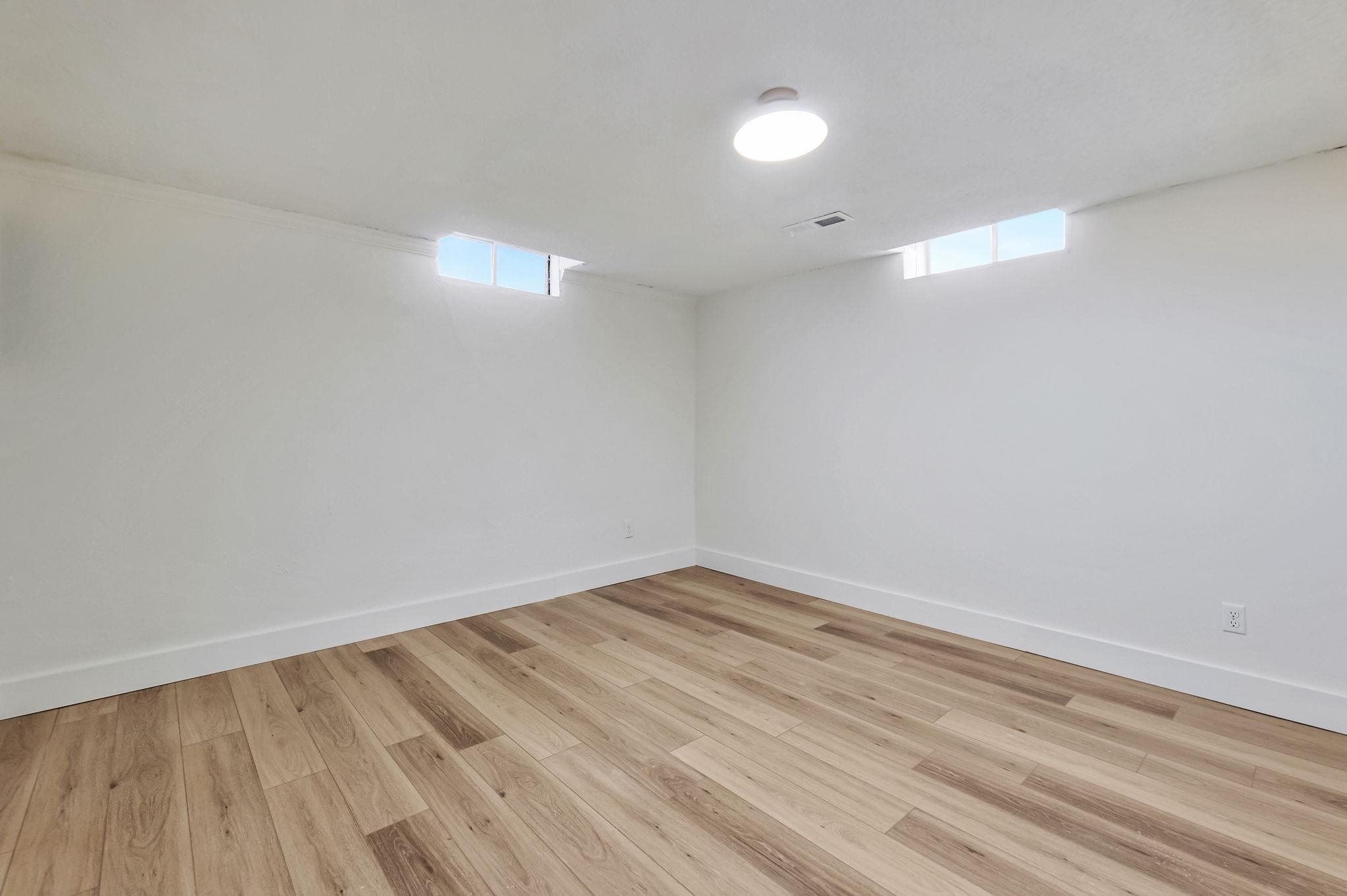 Wichita, Kansas 67207, United States, 3 Bedrooms Bedrooms, ,3 BathroomsBathrooms,Residential,Pending,63886