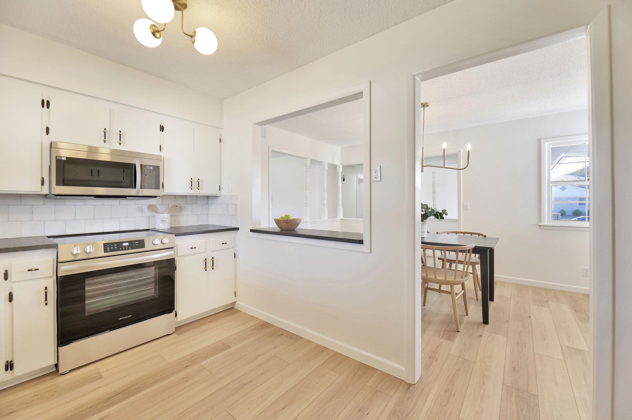 Wichita, Kansas 67207, United States, 3 Bedrooms Bedrooms, ,3 BathroomsBathrooms,Residential,Pending,63886