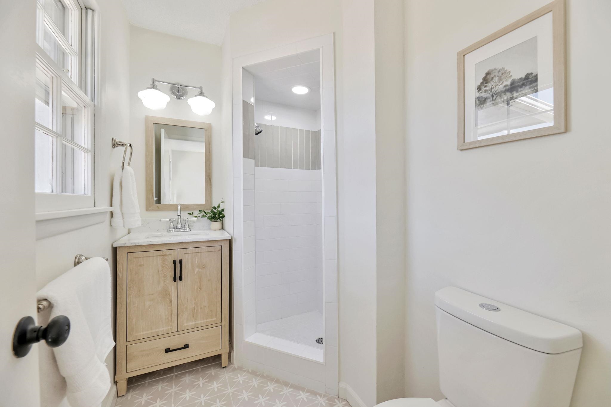 Wichita, Kansas 67207, United States, 3 Bedrooms Bedrooms, ,3 BathroomsBathrooms,Residential,Pending,63886