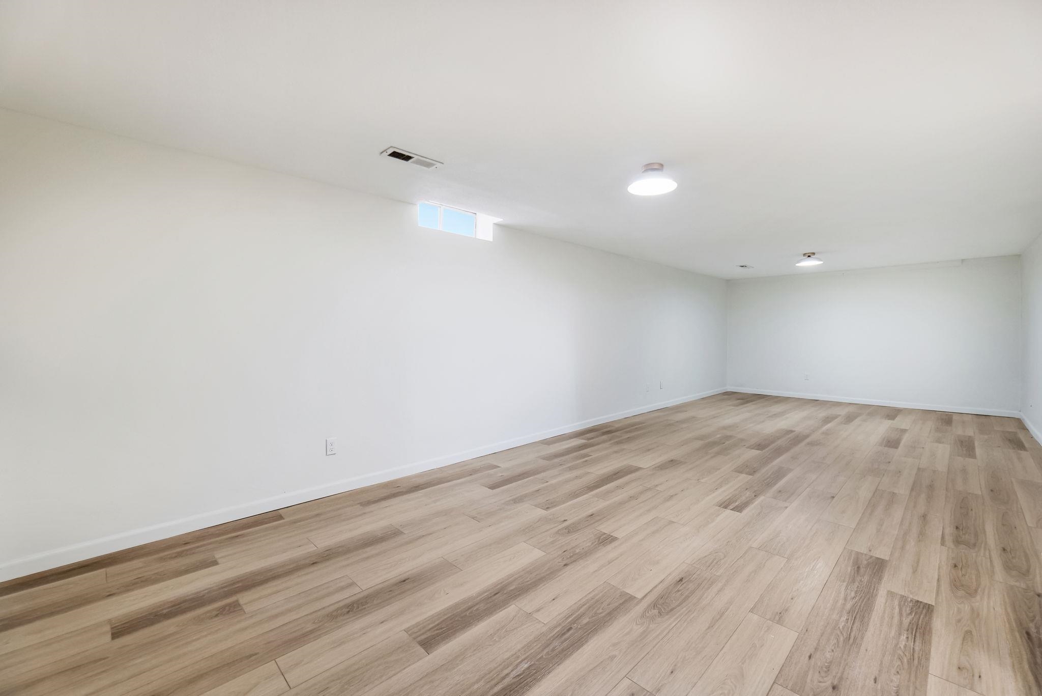 Wichita, Kansas 67207, United States, 3 Bedrooms Bedrooms, ,3 BathroomsBathrooms,Residential,Pending,63886