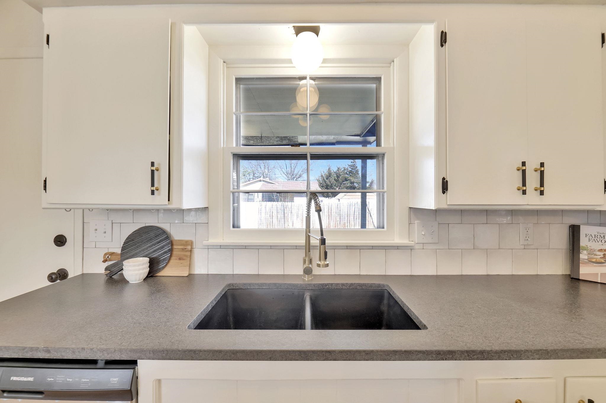 Wichita, Kansas 67207, United States, 3 Bedrooms Bedrooms, ,3 BathroomsBathrooms,Residential,Pending,63886