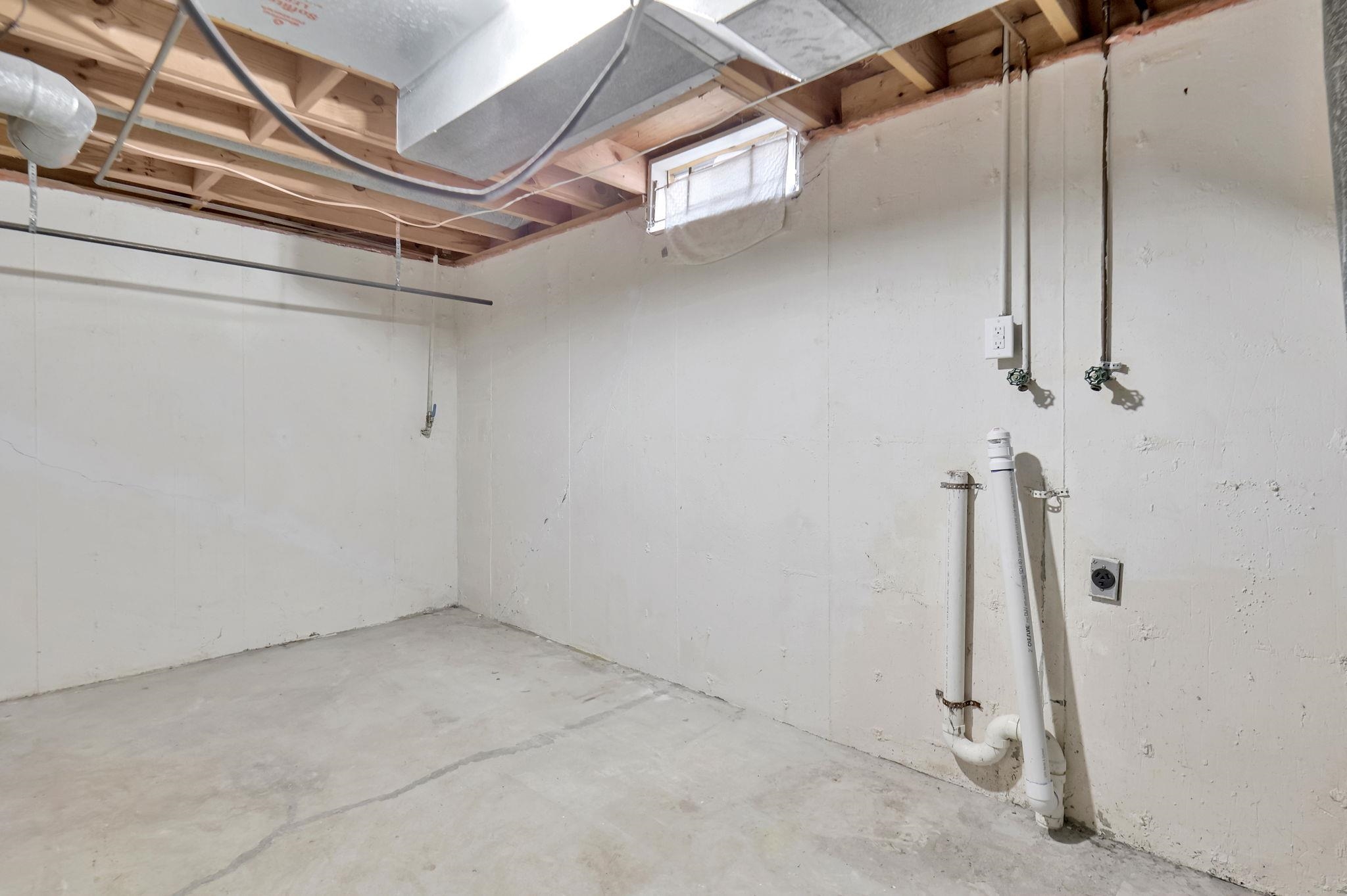 Wichita, Kansas 67207, United States, 3 Bedrooms Bedrooms, ,3 BathroomsBathrooms,Residential,Pending,63886