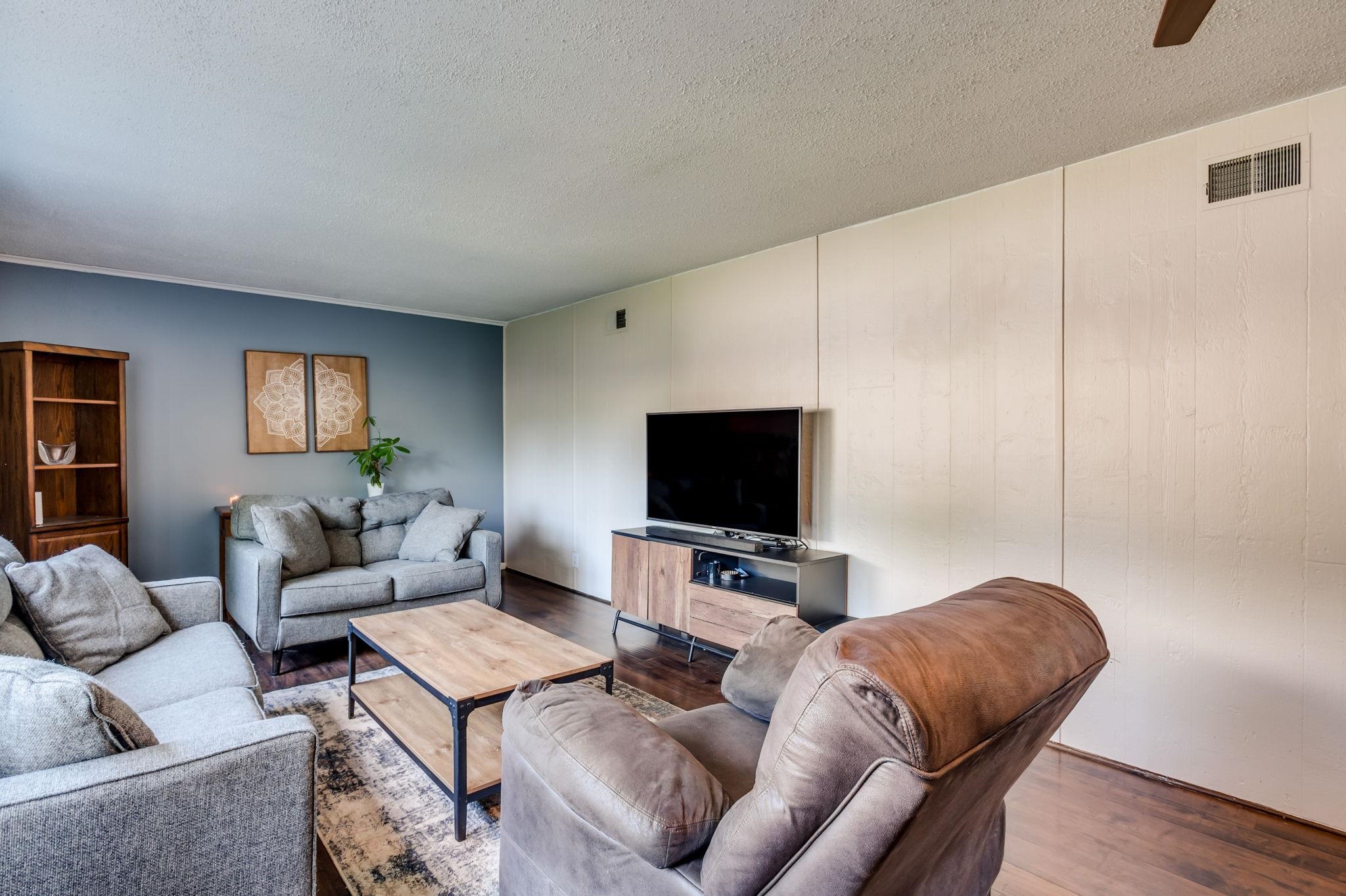 9710 W Hickory Ln, Wichita, Kansas image 5