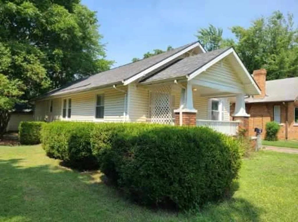 Winfield, Kansas 67156, United States, 2 Bedrooms Bedrooms, ,2 BathroomsBathrooms,Residential,Active,186191