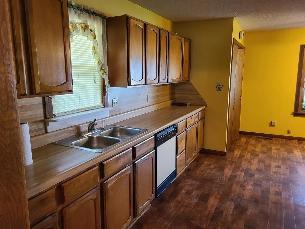 Winfield, Kansas 67156, United States, 2 Bedrooms Bedrooms, ,2 BathroomsBathrooms,Residential,Active,186191