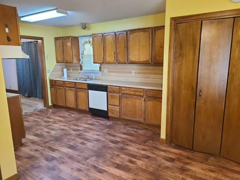 Winfield, Kansas 67156, United States, 2 Bedrooms Bedrooms, ,2 BathroomsBathrooms,Residential,Active,186191