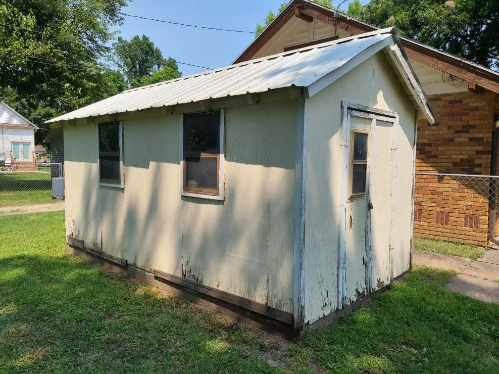 Winfield, Kansas 67156, United States, 2 Bedrooms Bedrooms, ,2 BathroomsBathrooms,Residential,Active,186191