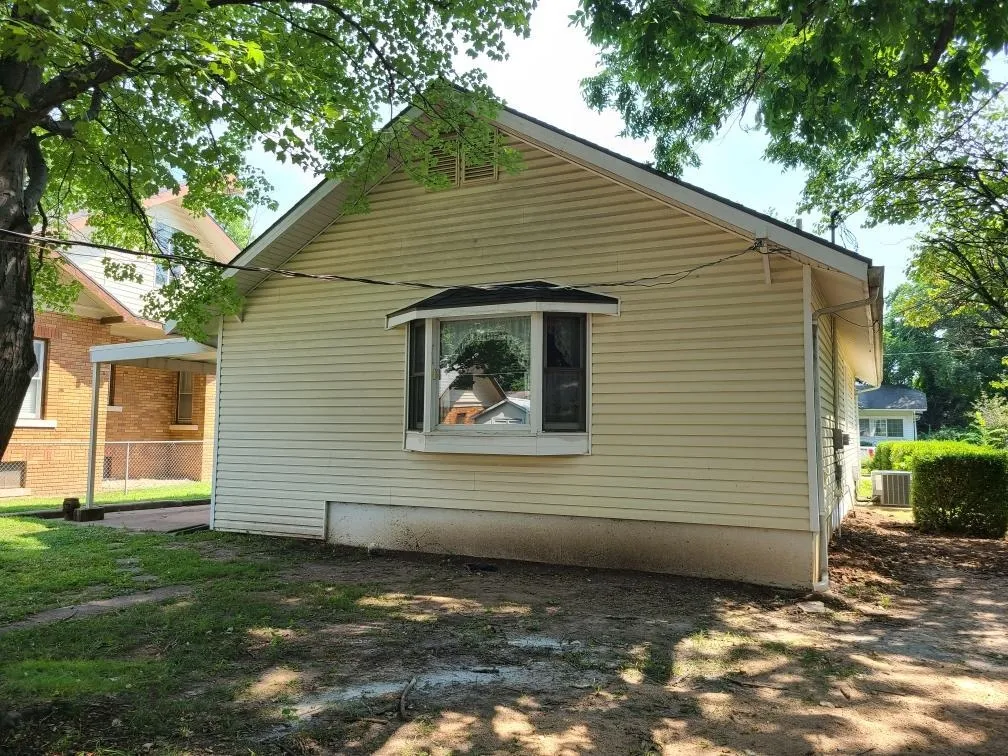 Winfield, Kansas 67156, United States, 2 Bedrooms Bedrooms, ,2 BathroomsBathrooms,Residential,Active,186191