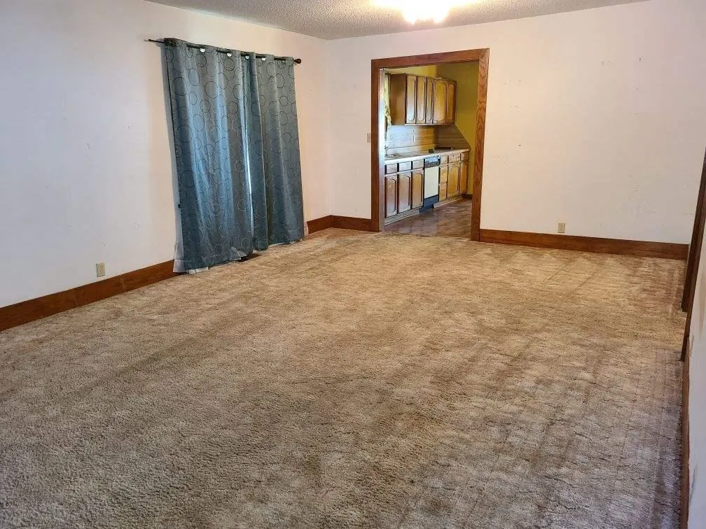 Winfield, Kansas 67156, United States, 2 Bedrooms Bedrooms, ,2 BathroomsBathrooms,Residential,Active,186191