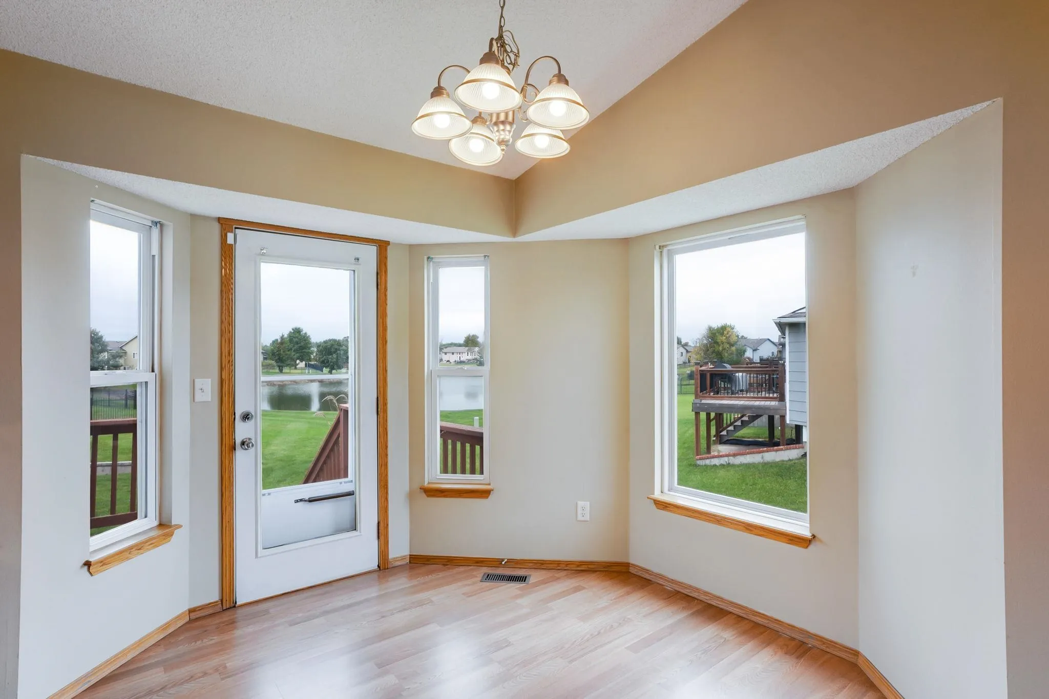 Wichita, Kansas 67209, United States, 3 Bedrooms Bedrooms, ,3 BathroomsBathrooms,Residential,Active,229022