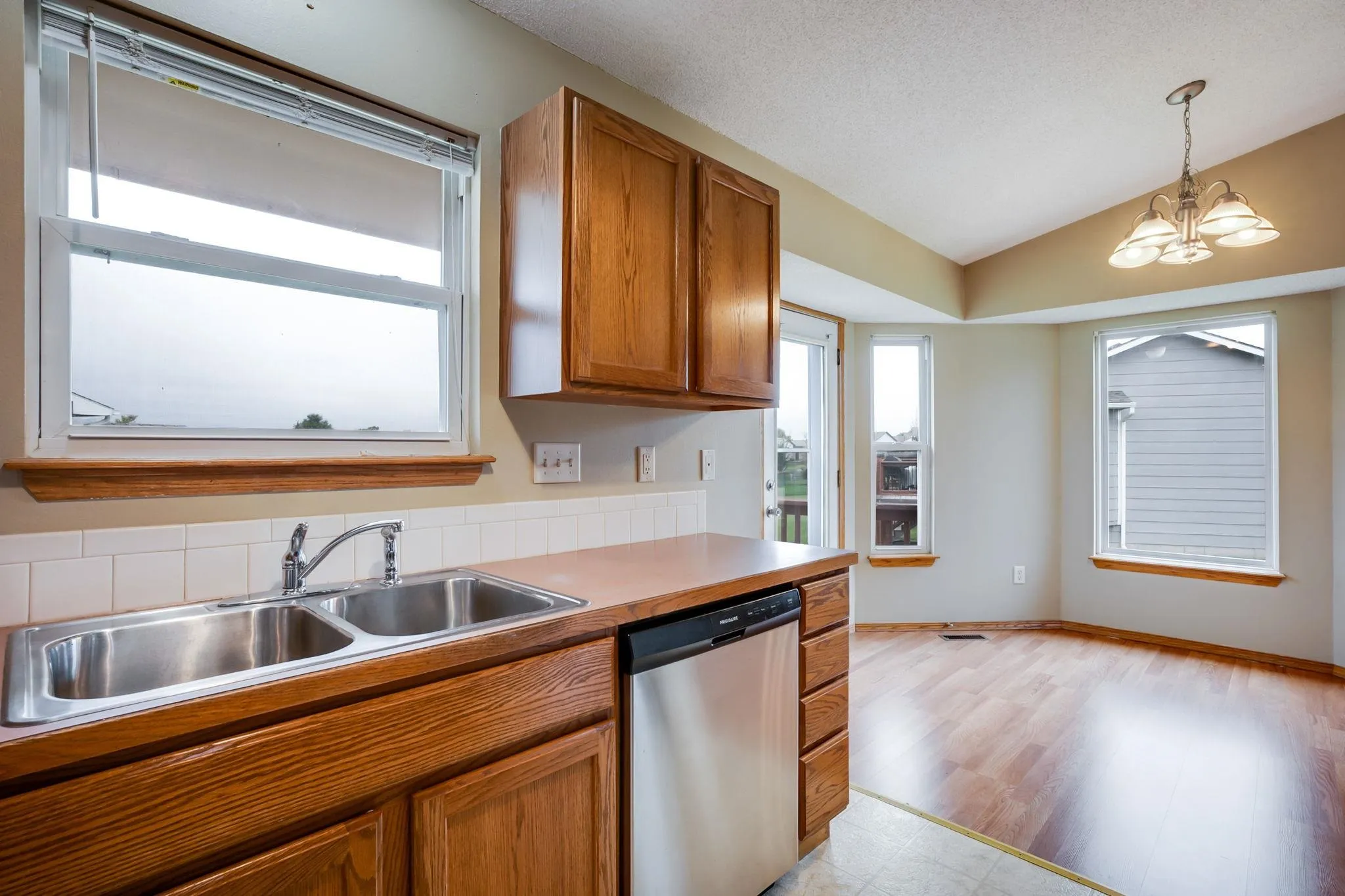 Wichita, Kansas 67209, United States, 3 Bedrooms Bedrooms, ,3 BathroomsBathrooms,Residential,Active,229022