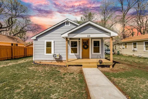 221 Poplar St, El Dorado, KS 67042 - MLS#: 652922