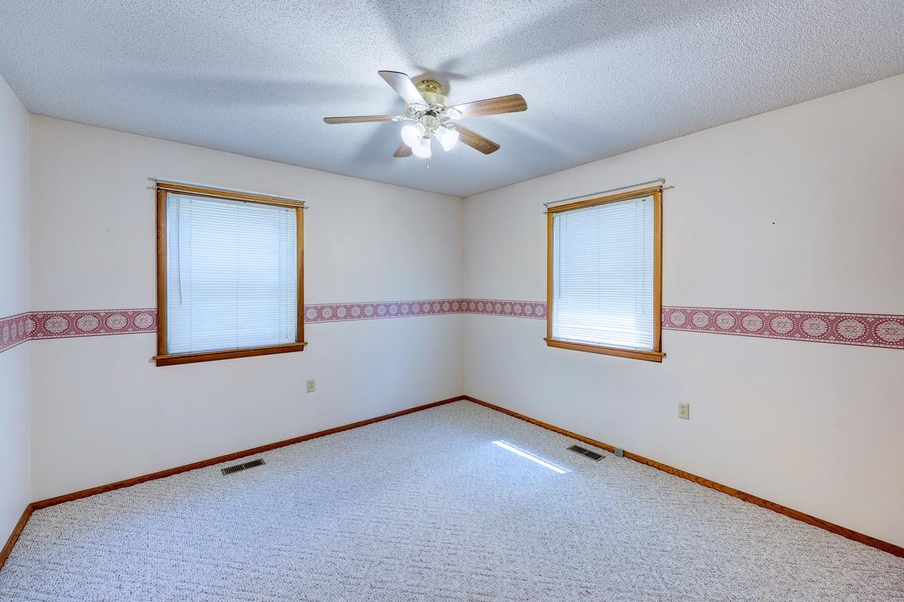 801 E 7th Ave, Winfield, Kansas image 10