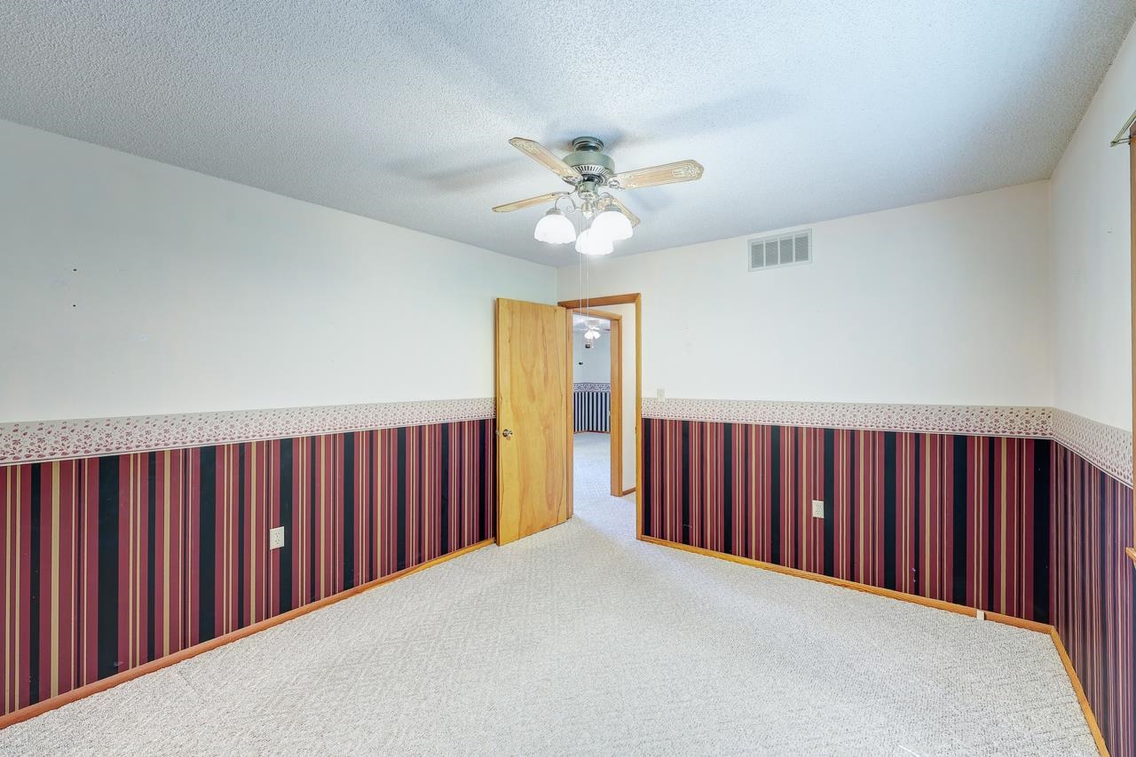 801 E 7th Ave, Winfield, Kansas image 13