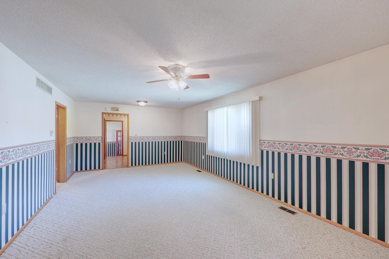 801 E 7th Ave, Winfield, Kansas image 17