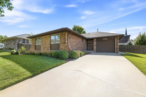 Townhouse For Sale - 1720 N State St<br/> Augusta, KS 67010