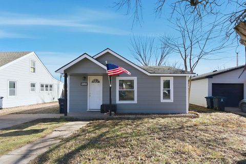 Photo of 908 N Denver St, El Dorado, KS 67042 (MLS # 668300)