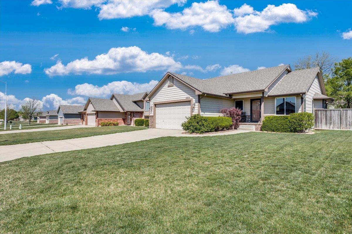 12214 E Mainsgate St, Wichita, Kansas image 3