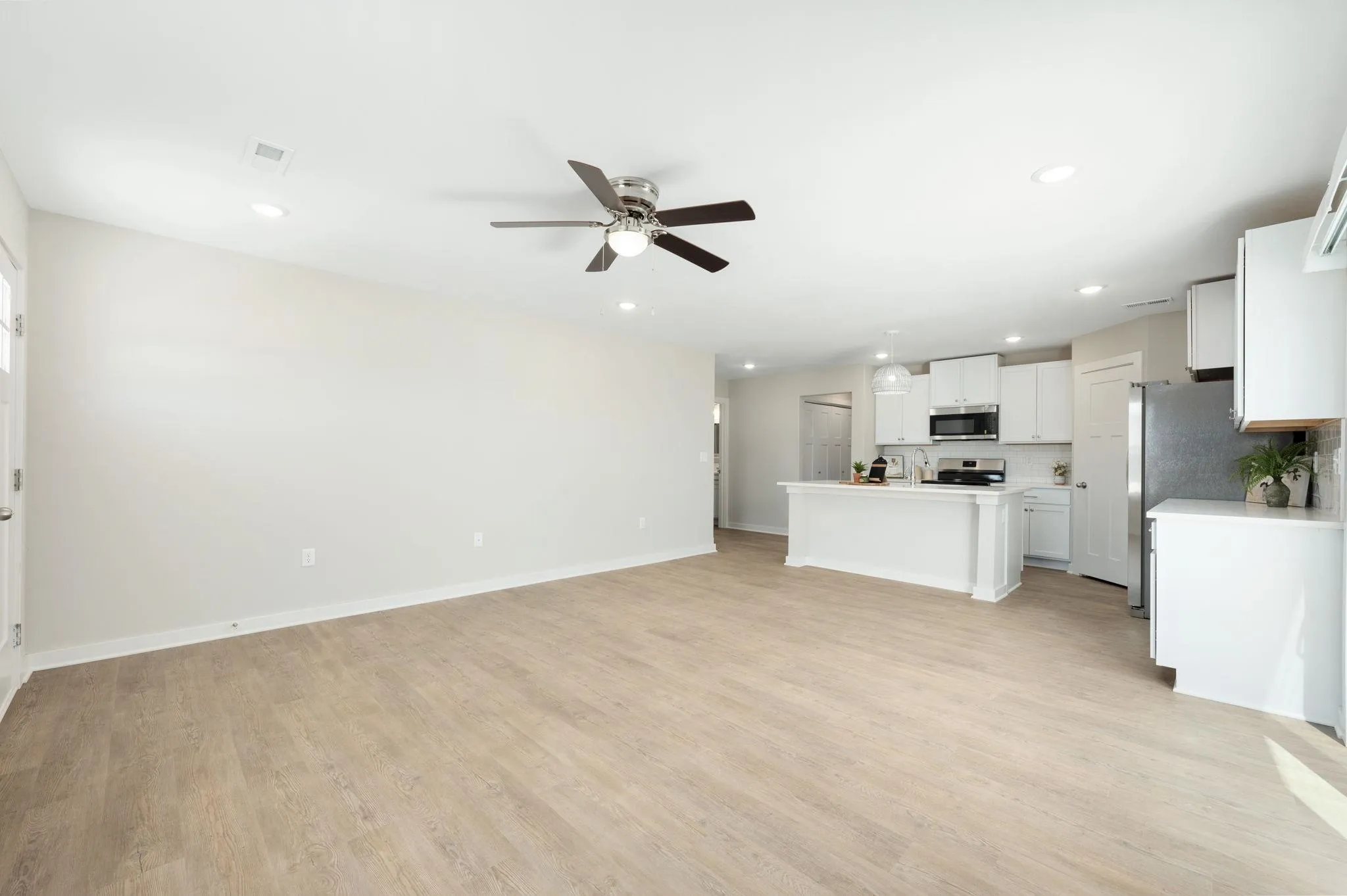 Wichita, Kansas 67217, United States, 3 Bedrooms Bedrooms, ,2 BathroomsBathrooms,Residential,Pending,56072