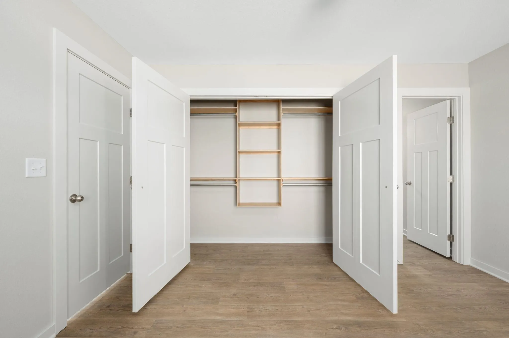 Wichita, Kansas 67217, United States, 3 Bedrooms Bedrooms, ,2 BathroomsBathrooms,Residential,Pending,56072