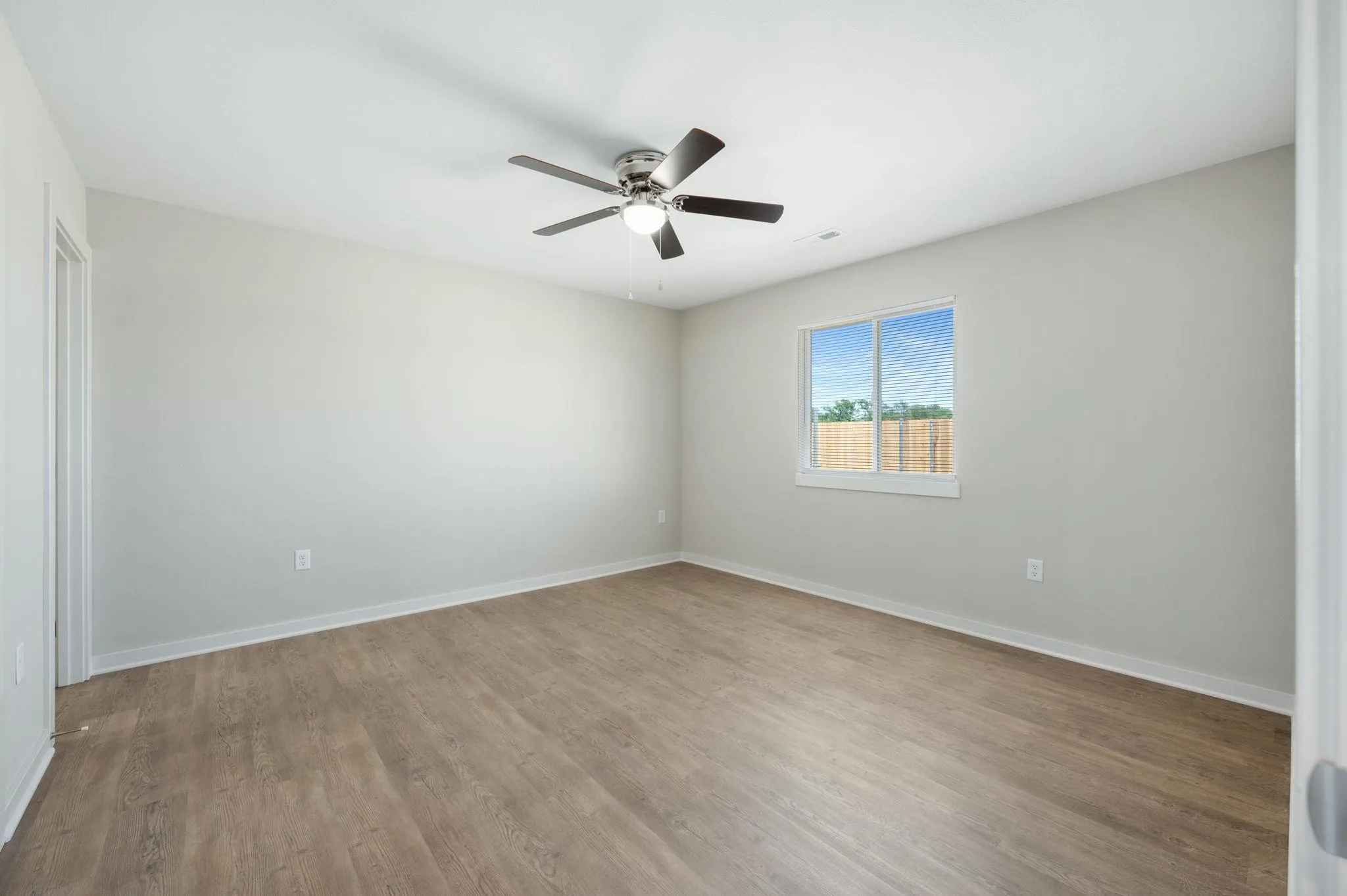 Wichita, Kansas 67217, United States, 3 Bedrooms Bedrooms, ,2 BathroomsBathrooms,Residential,Pending,56072