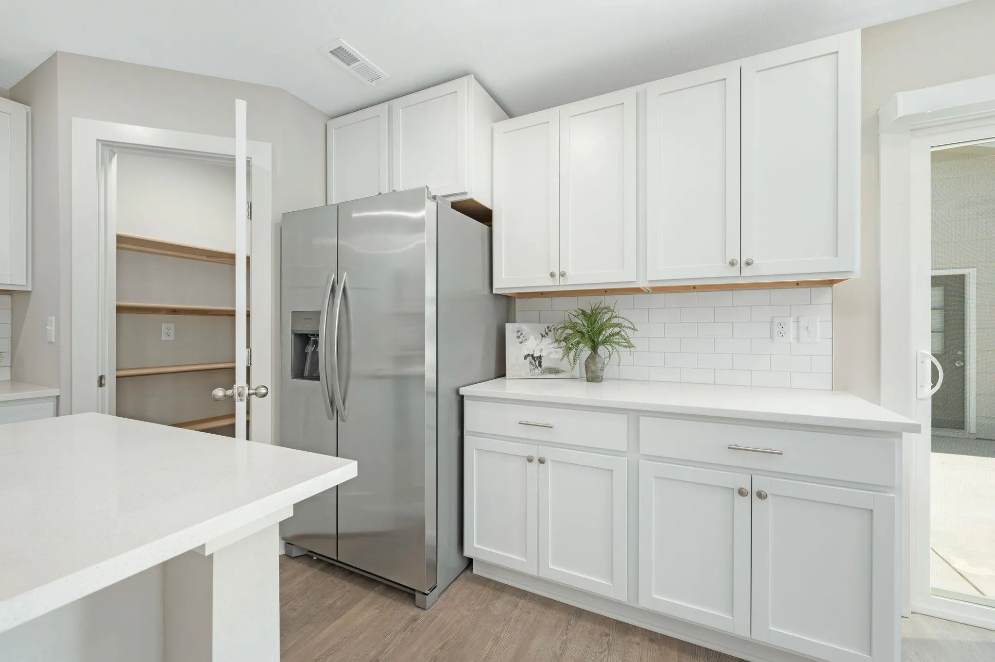 Wichita, Kansas 67217, United States, 3 Bedrooms Bedrooms, ,2 BathroomsBathrooms,Residential,Pending,56072