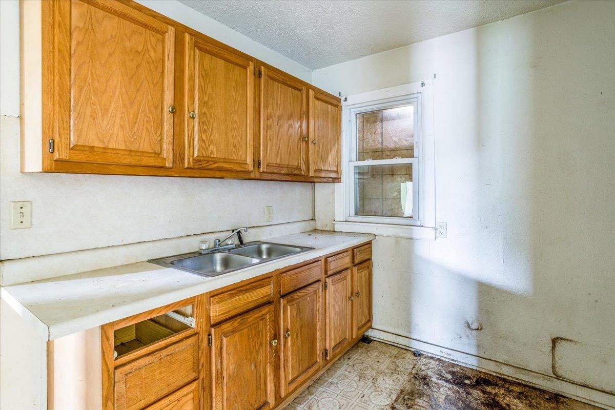 1739 E 24th St N St, Wichita, Kansas image 3