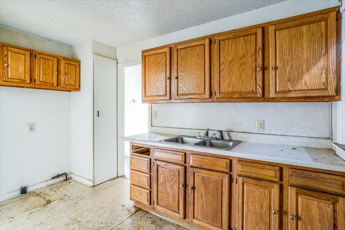 1739 E 24th St N St, Wichita, Kansas image 4