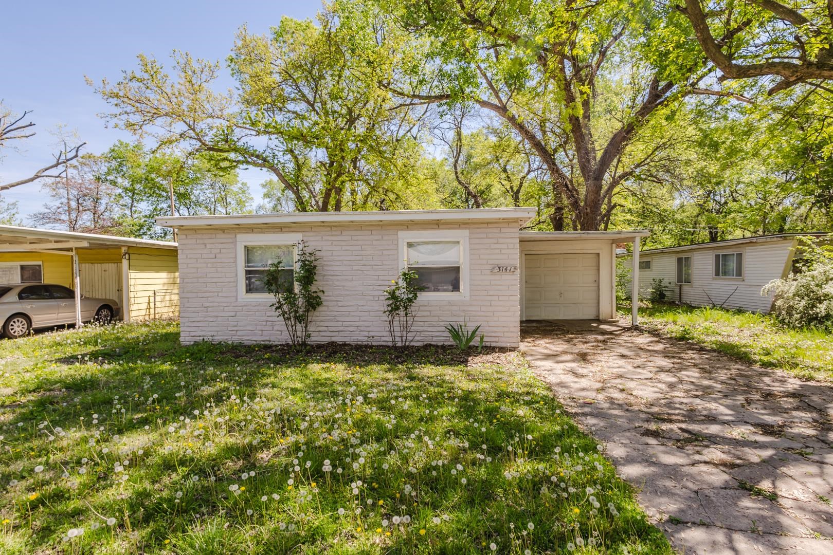 3141 E Glen Oaks Dr, Wichita, Kansas image 1