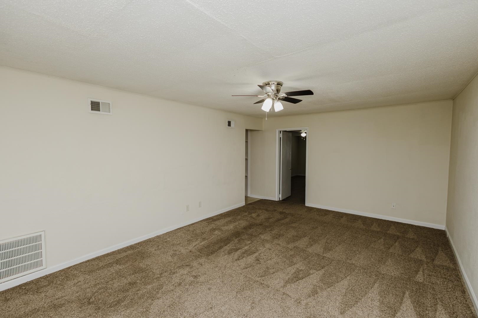 3141 E Glen Oaks Dr, Wichita, Kansas image 4