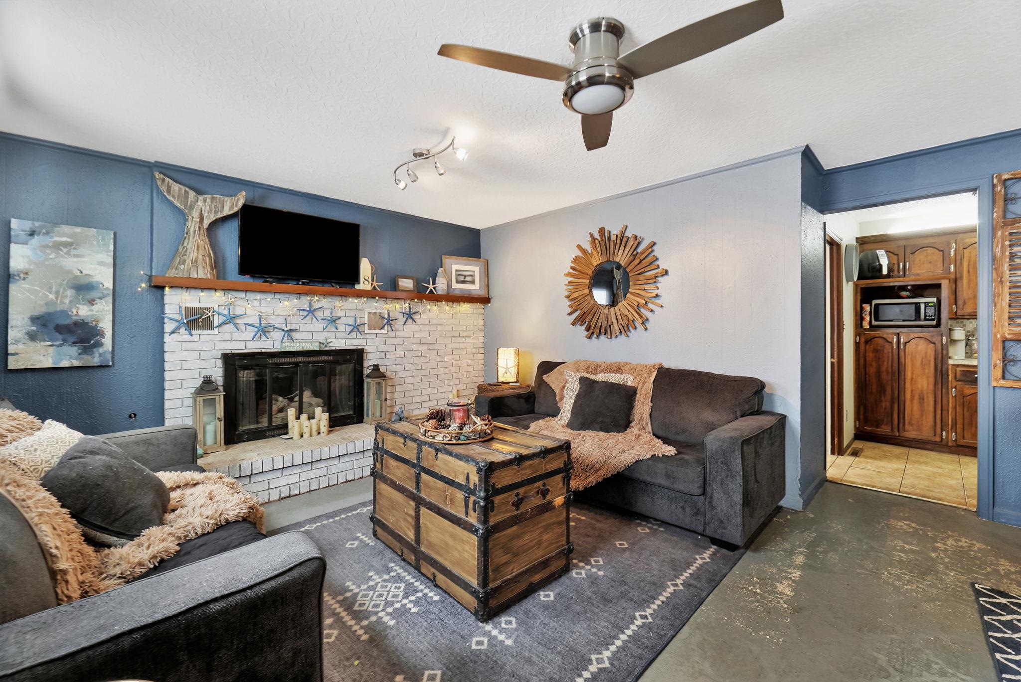 Wichita, Kansas 67204, United States, 3 Bedrooms Bedrooms, ,1 BathroomBathrooms,Residential,Pending,67270