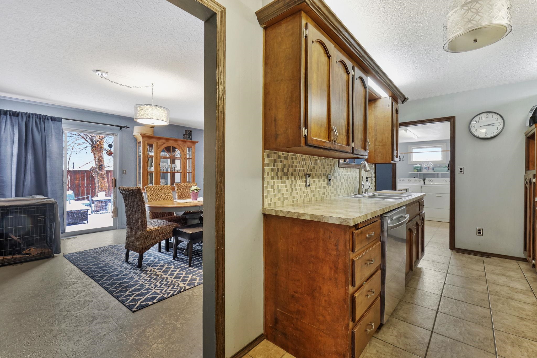 Wichita, Kansas 67204, United States, 3 Bedrooms Bedrooms, ,1 BathroomBathrooms,Residential,Pending,67270