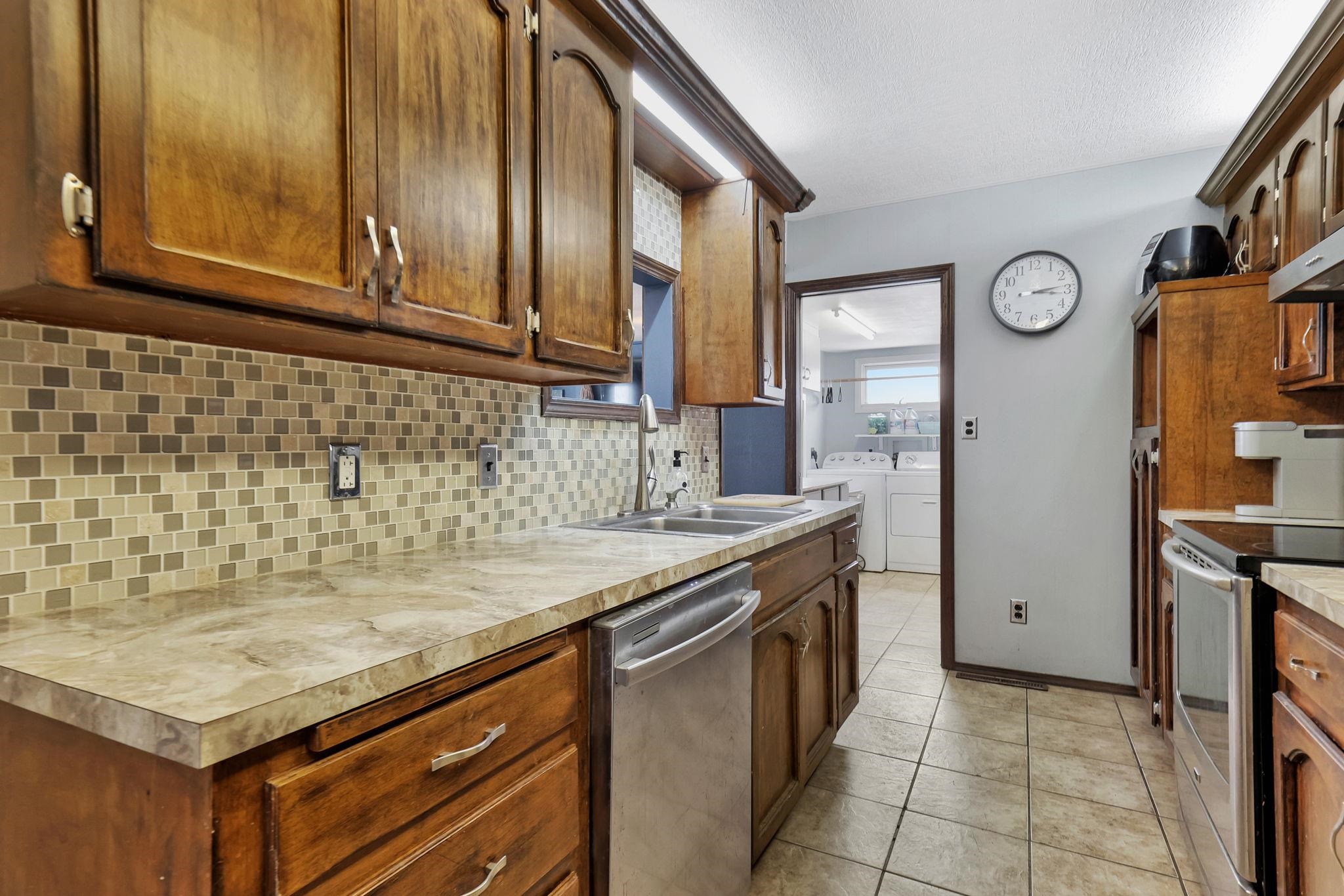 Wichita, Kansas 67204, United States, 3 Bedrooms Bedrooms, ,1 BathroomBathrooms,Residential,Pending,67270