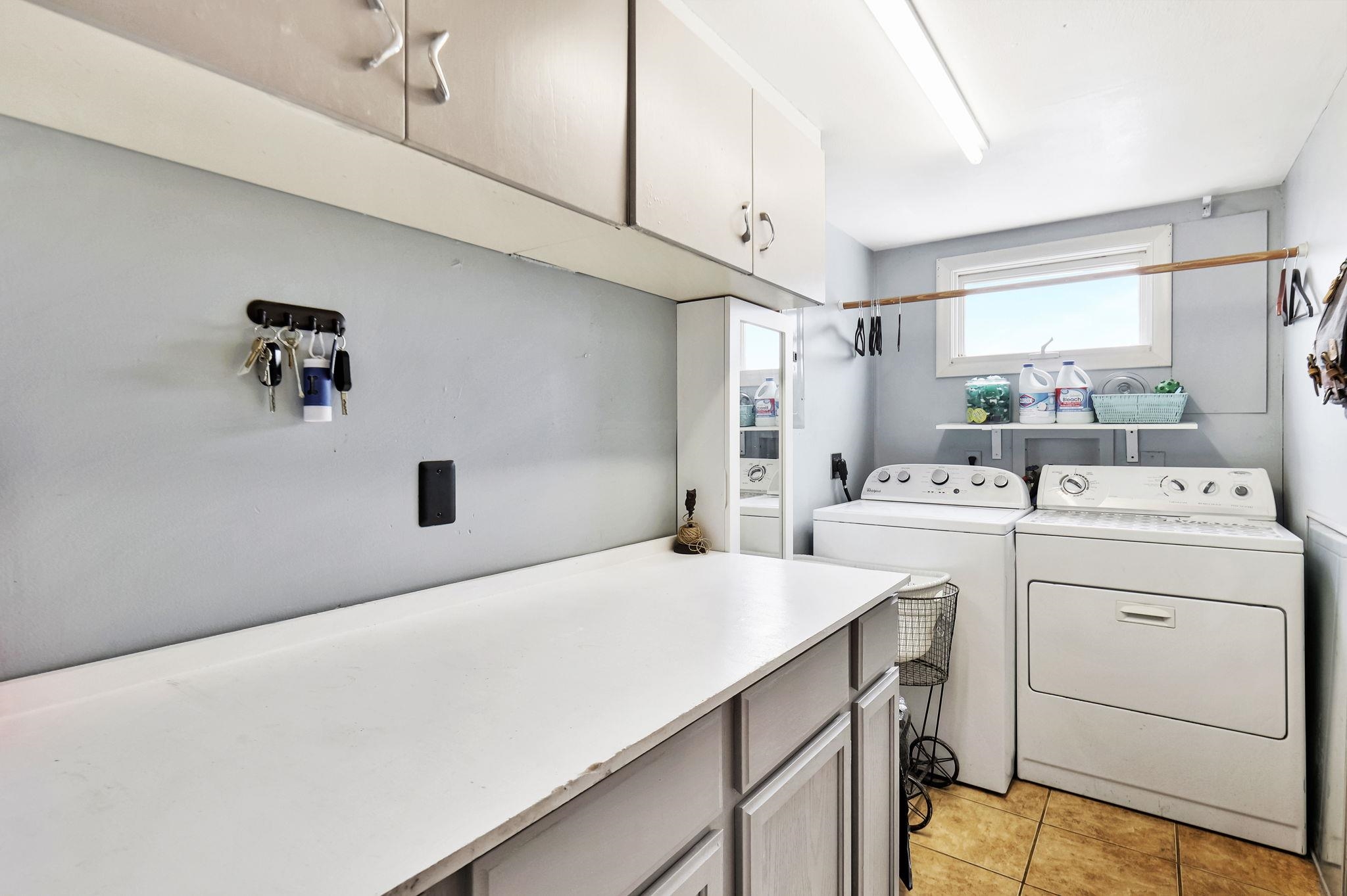 Wichita, Kansas 67204, United States, 3 Bedrooms Bedrooms, ,1 BathroomBathrooms,Residential,Pending,67270