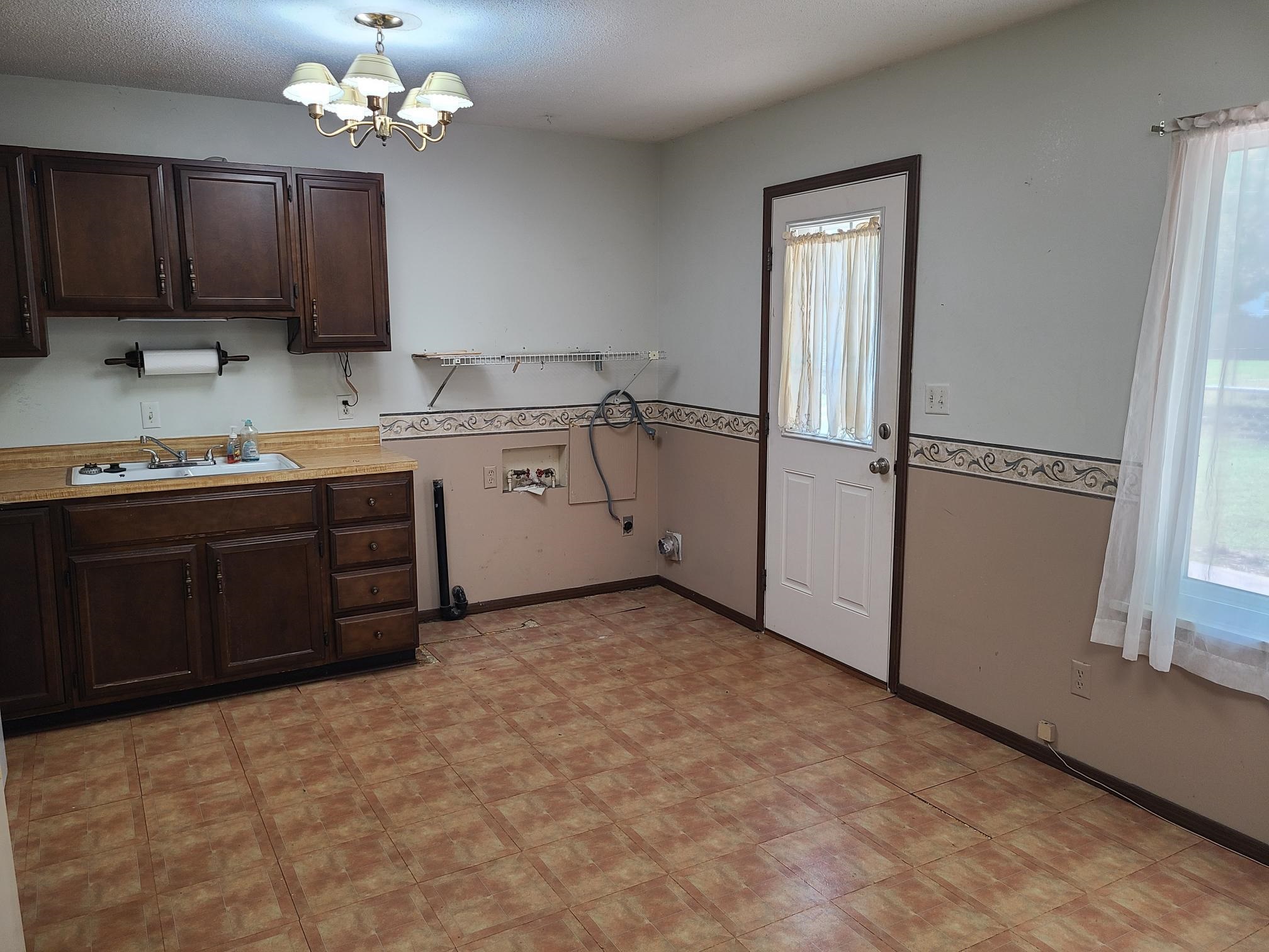209 E 6th St, Burden, Kansas image 8