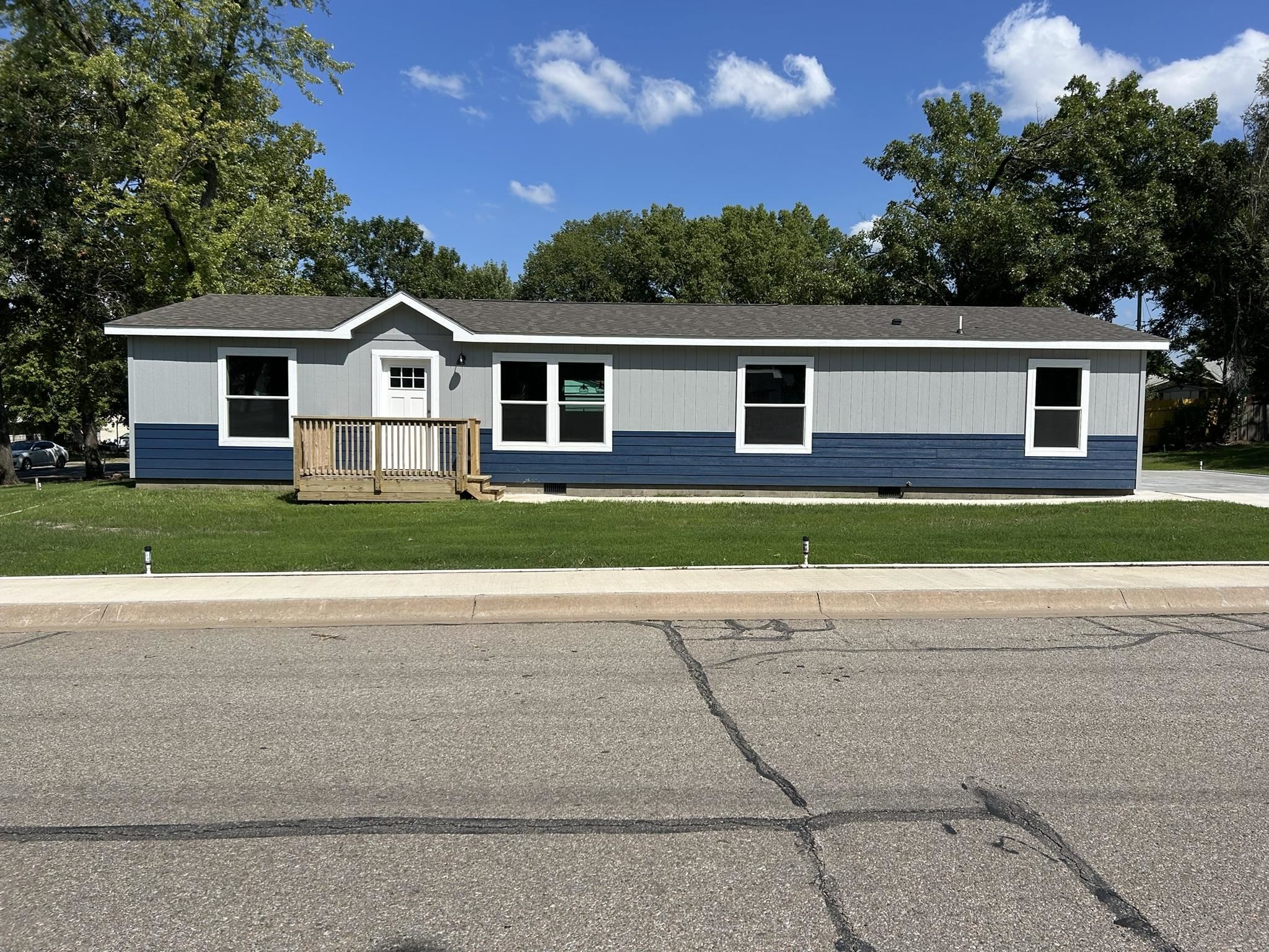 404 N College St, Winfield, Kansas image 2